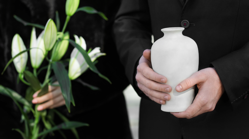 La scelta tra sepoltura e cremazione: pro e contro di entrambe le opzioni